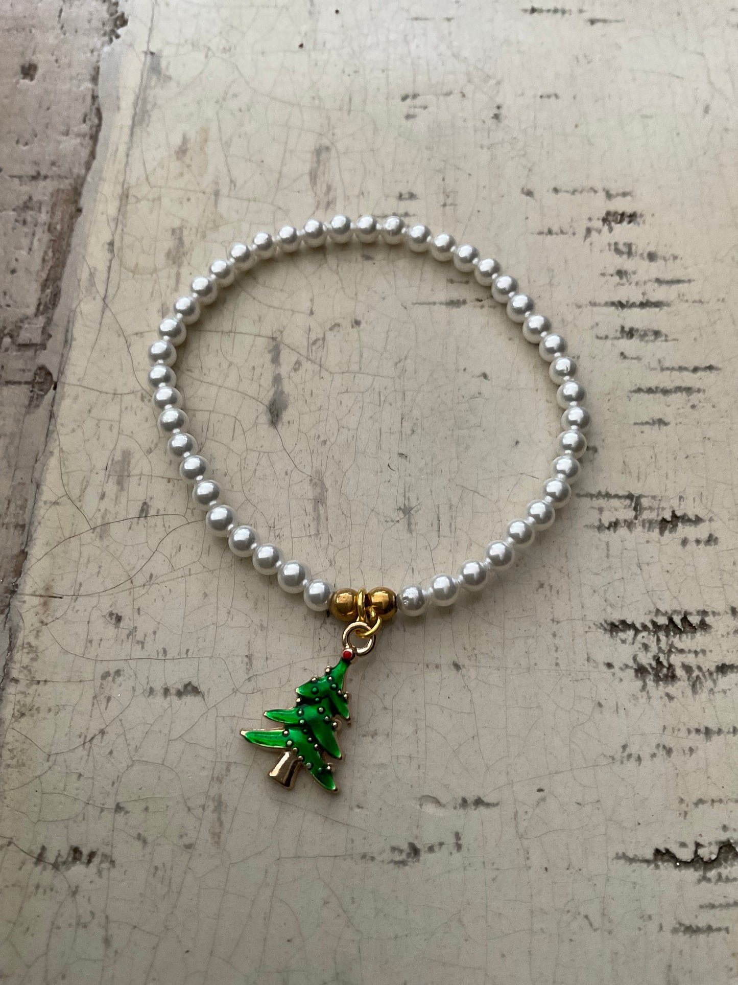 Perlenarmband mit Tannenbaum Anhänger
