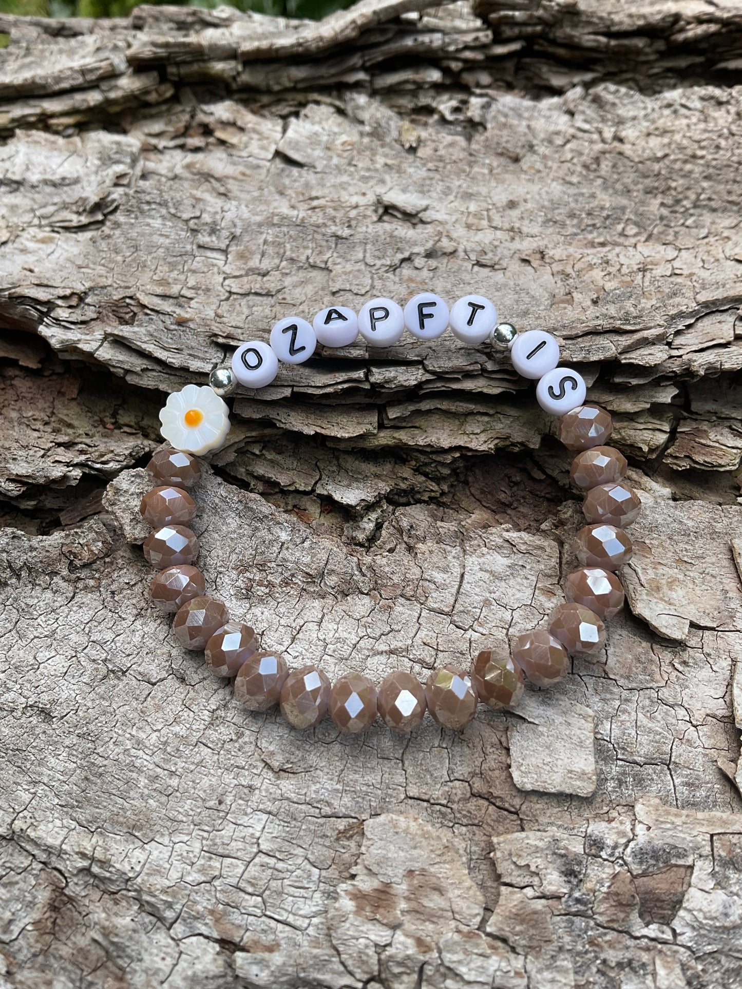 Perlenarmband mit ‚Ozapft is‘ und Blumenperle