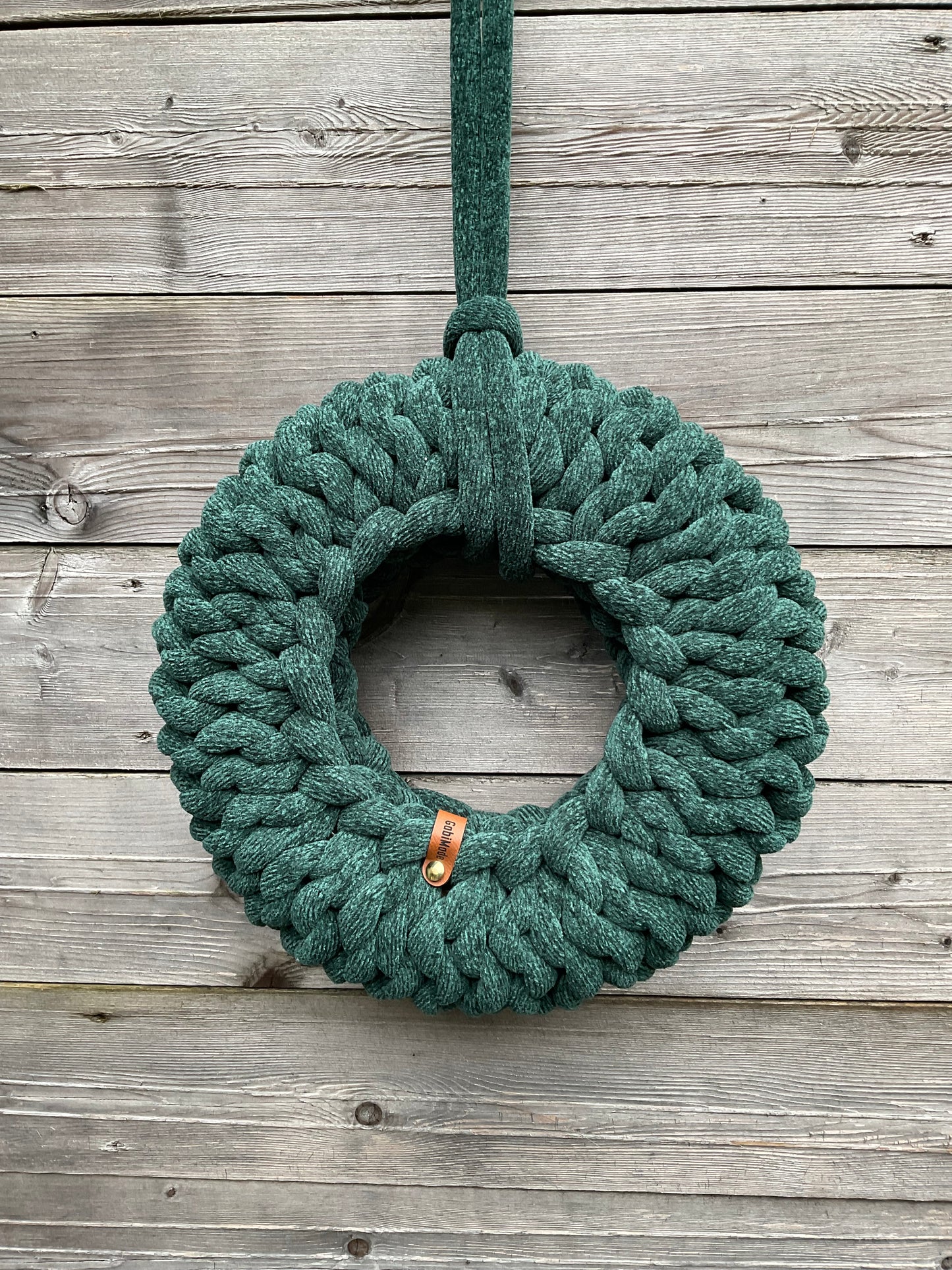 Ein gestrickter grüner Kranz