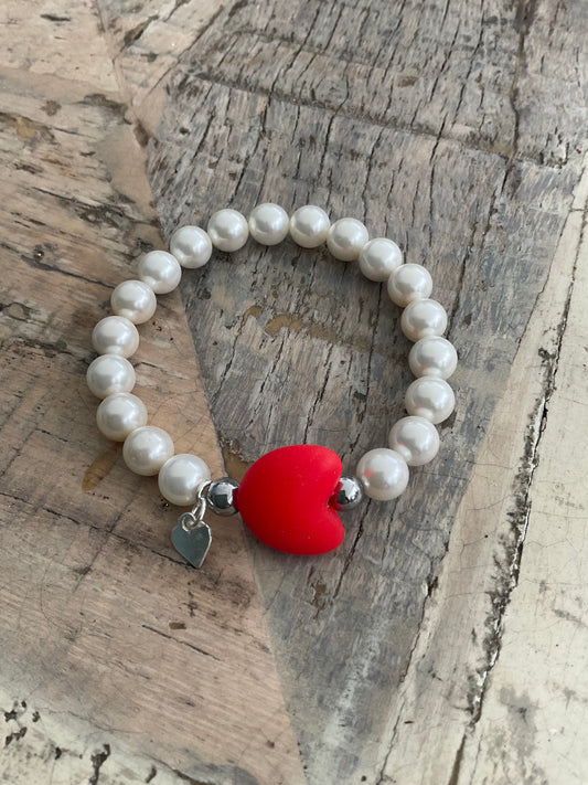 Perlenarmband mir einem rotem herz