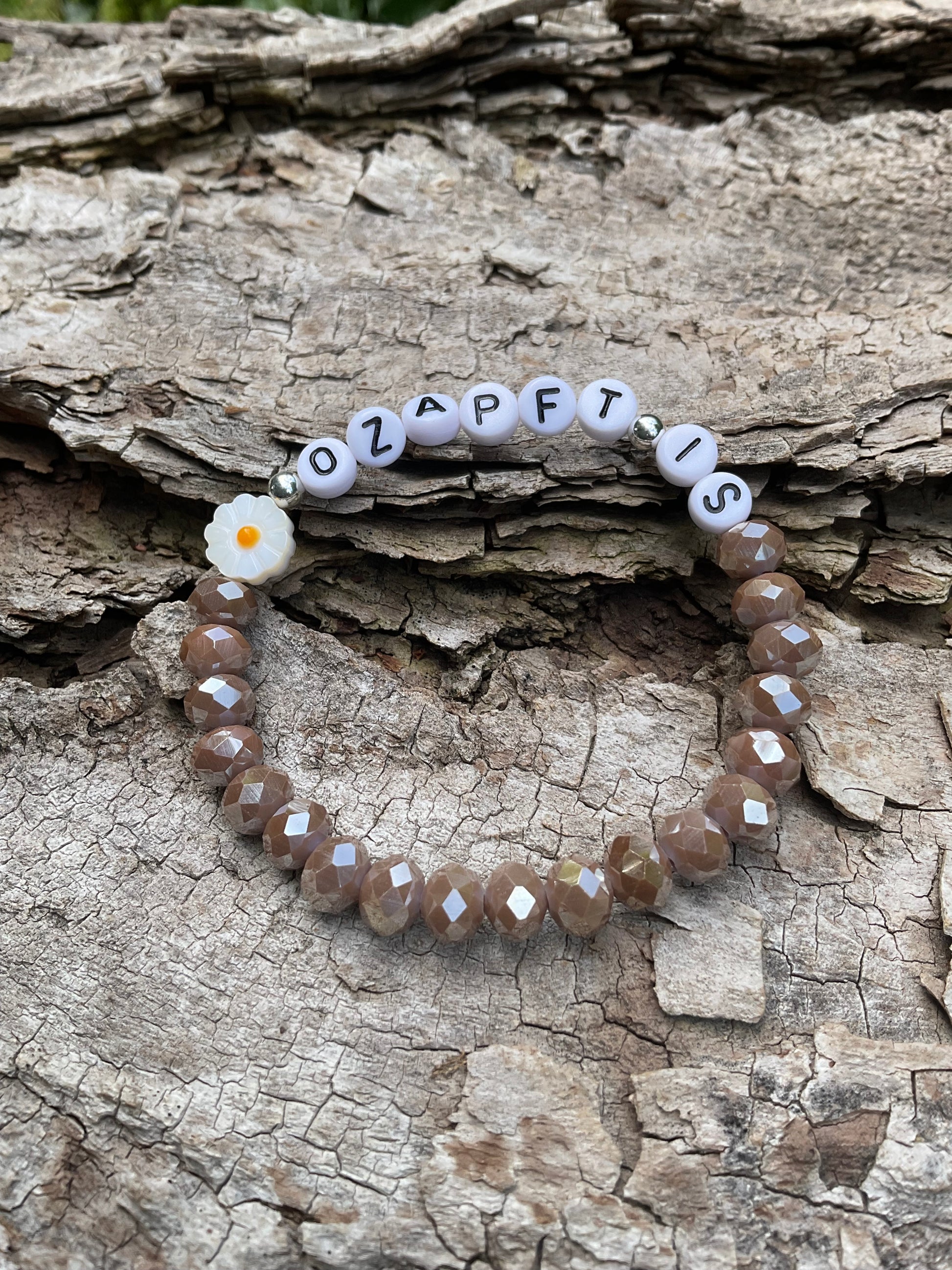 Perlenarmband mit ‚Ozapft is‘ und Blumenperle