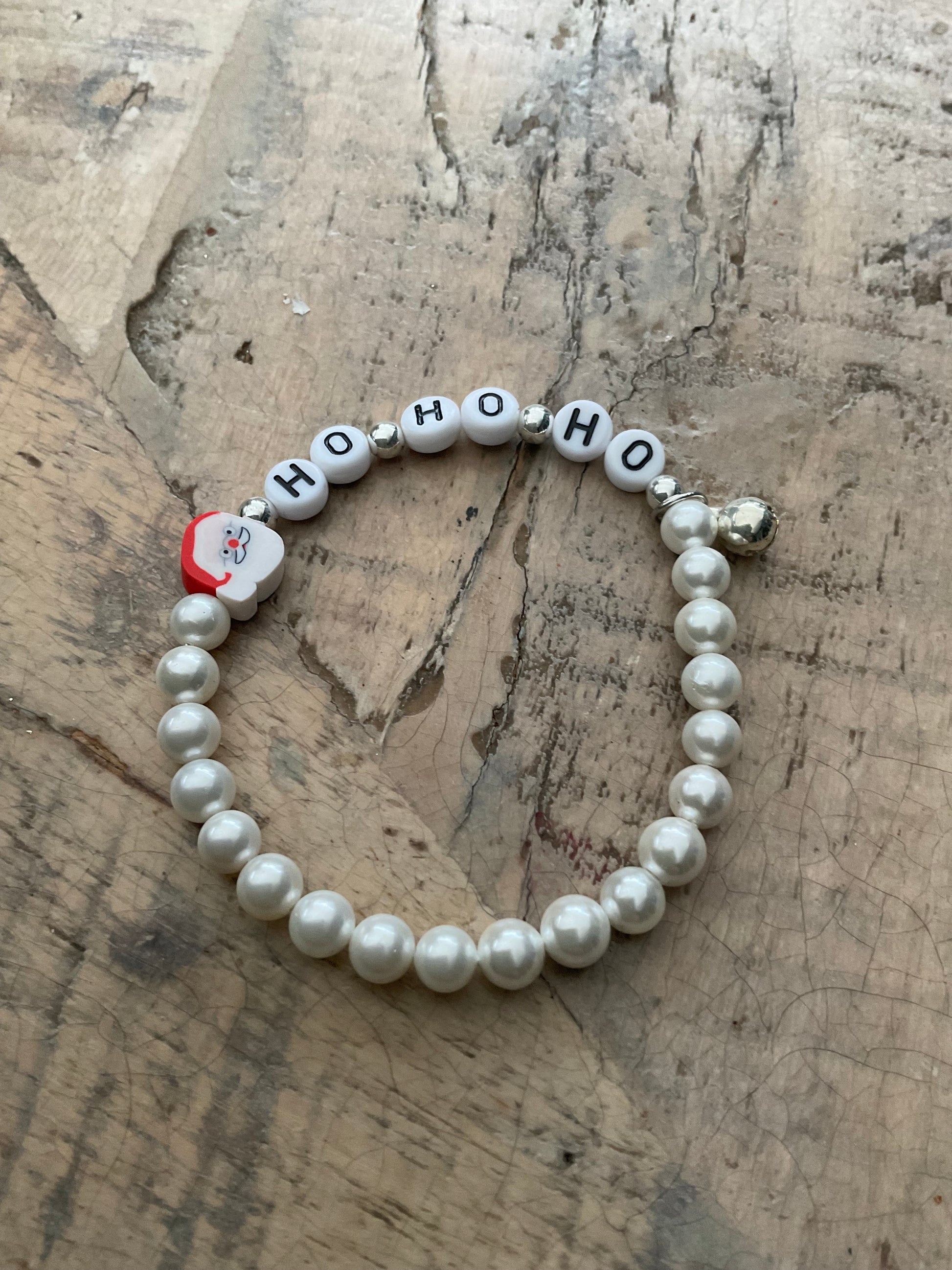 Perlenarmband mit Wichtel und Glöckchen 