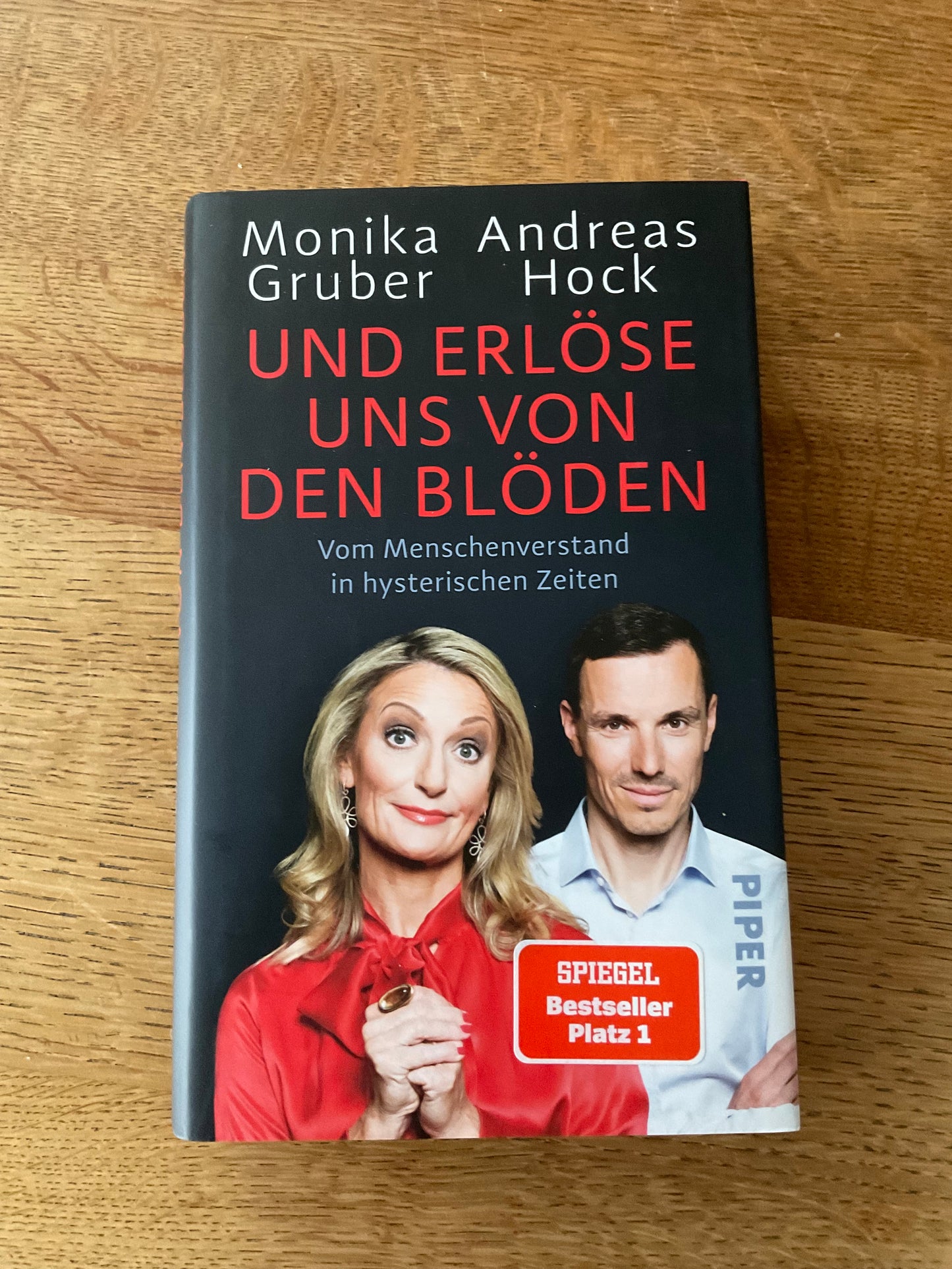Buch von Monika Gruber und erlöse uns von den blöden