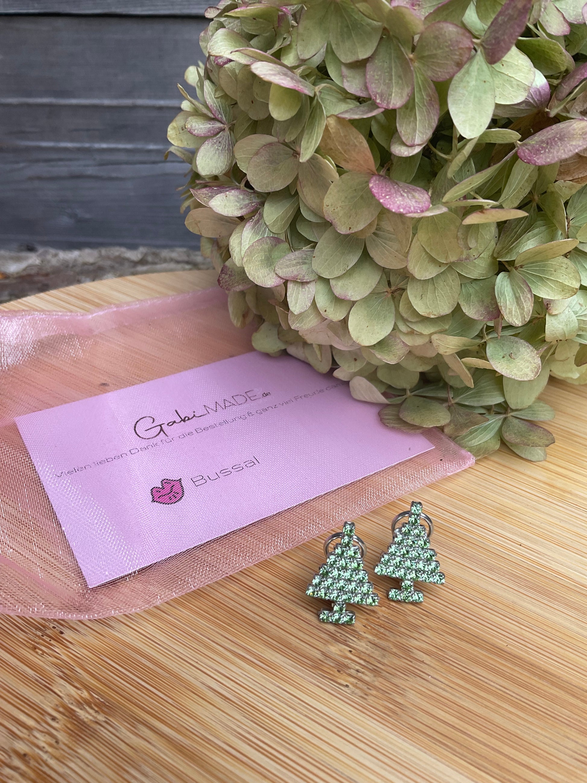 Glitzernde Tannenbaum Ohrringe in grün 