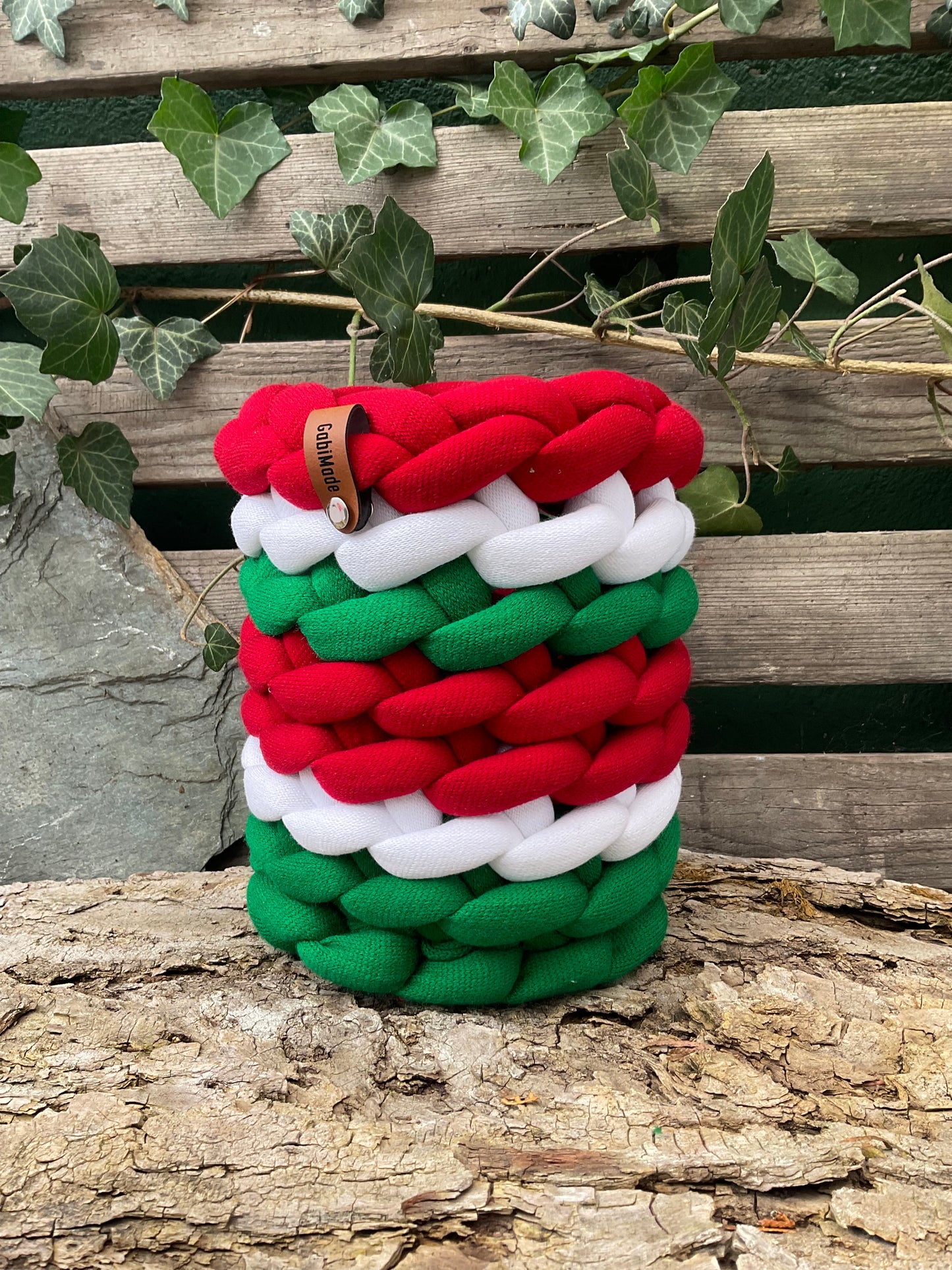 Eine gestrickte weihnachtliche Vase 