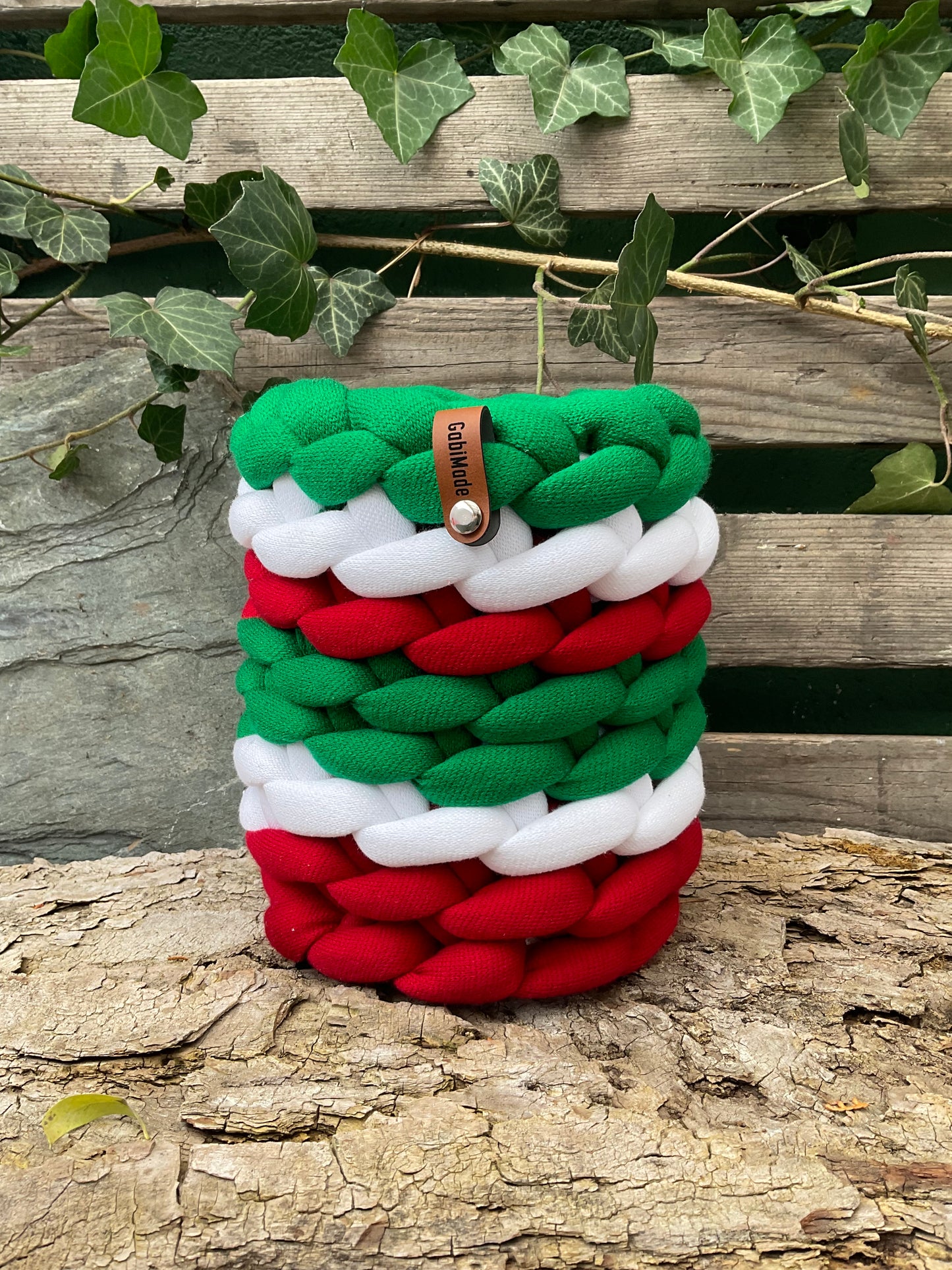 Eine gestrickte weihnachtliche Vase 