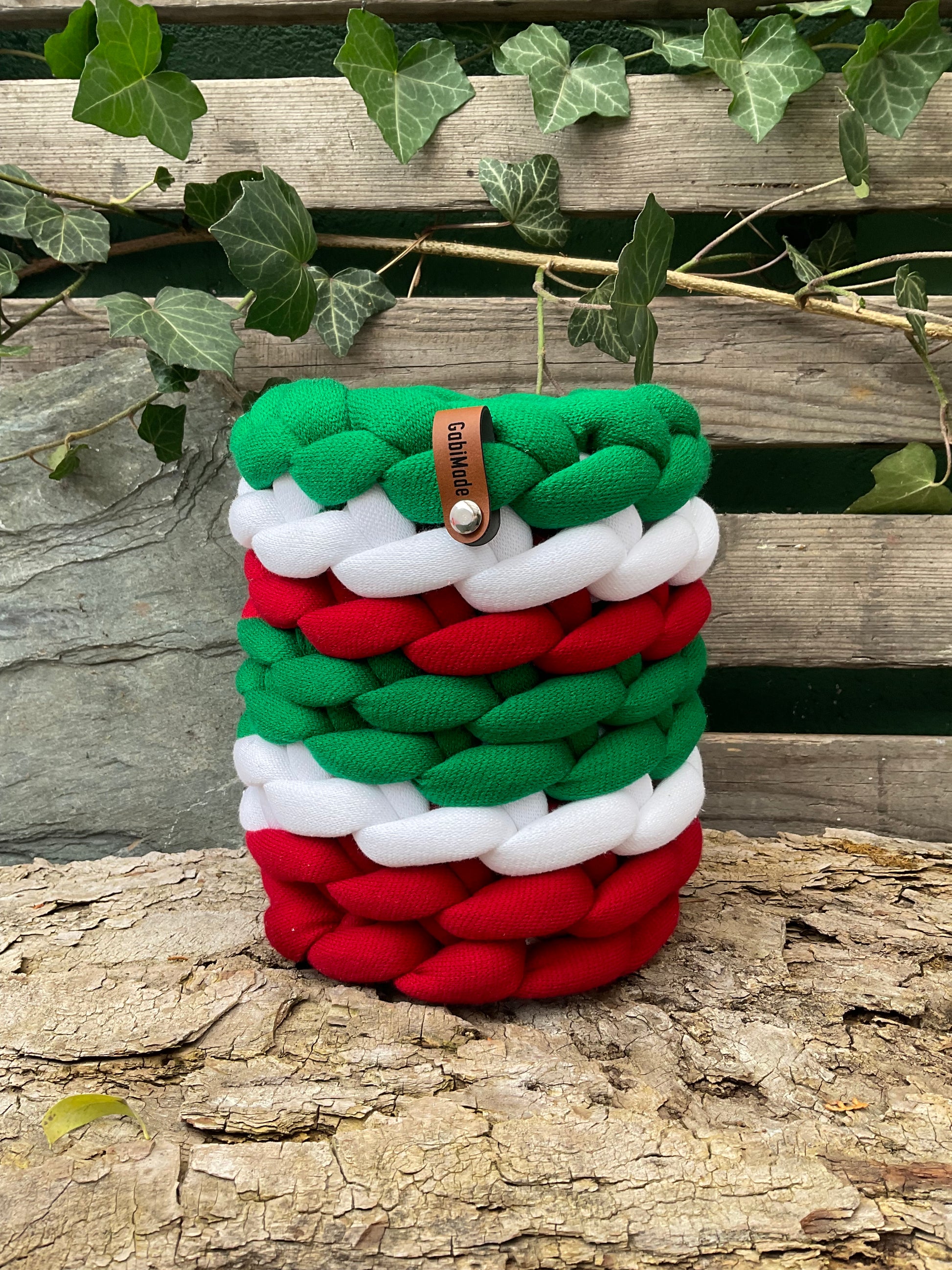 Eine gestrickte weihnachtliche Vase 