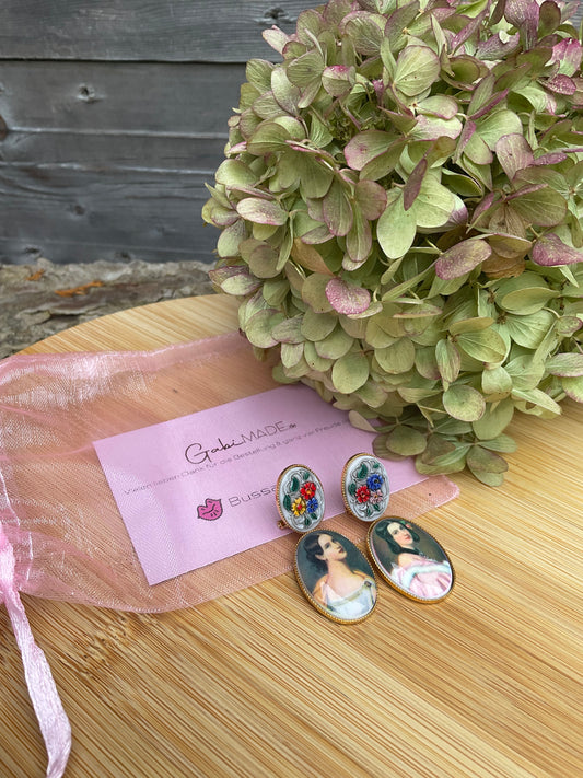 Ohrringe mir Frauenbildern und Blumen